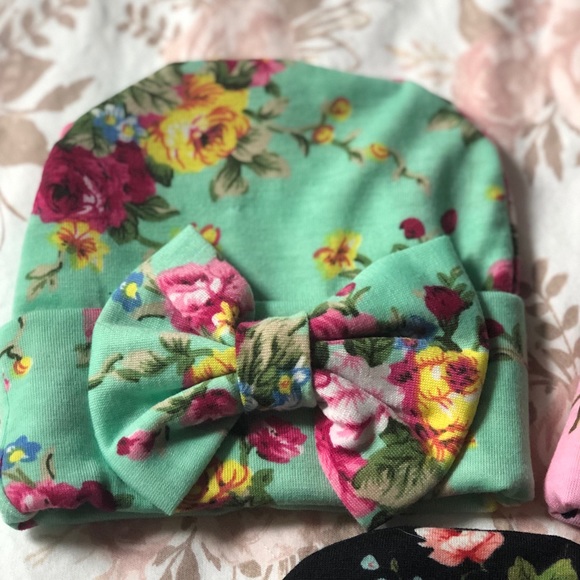 Baby girl hats with attached bows - Picture 2 of 4